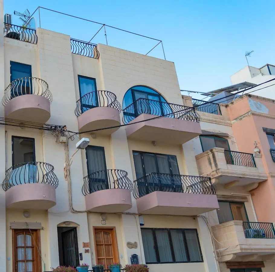 Sea-View 3 Bedroom Apartment - Sleeps 8 Marsaskala