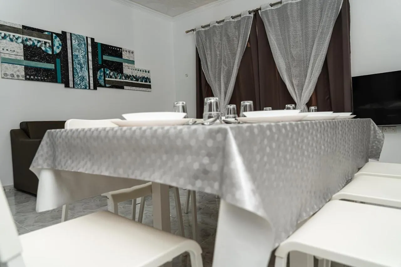 Sea-View 3 Bedroom Apartment - Sleeps 8 Marsaskala Malta