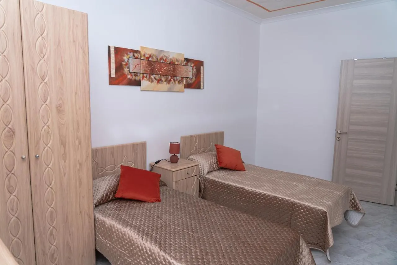 Sea-View 3 Bedroom Apartment - Sleeps 8 Marsaskala 0*,  Malta