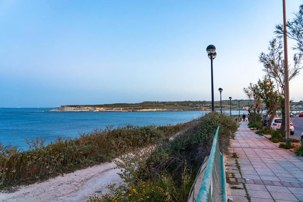 Sea-View 3 Bedroom Apartment - Sleeps 8 Marsaskala