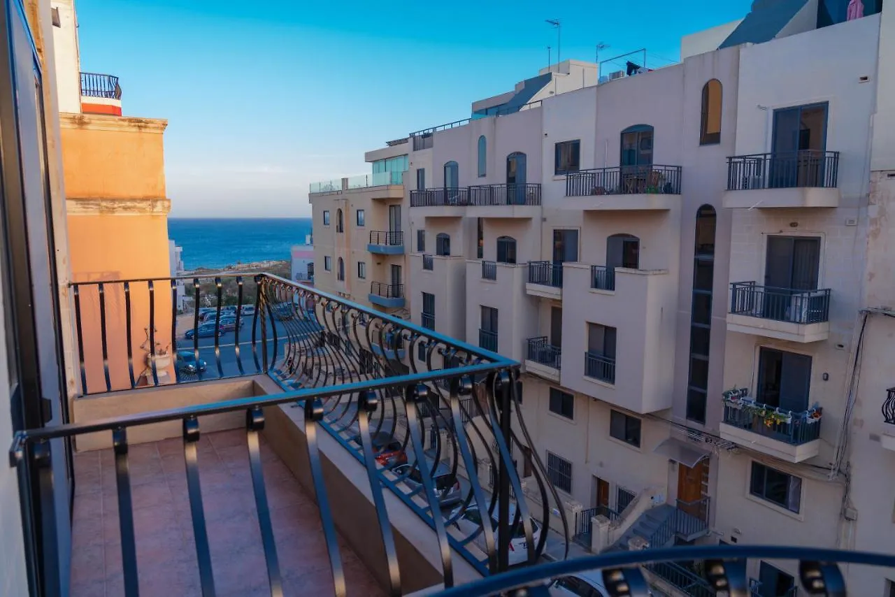 Sea-View 3 Bedroom Apartment - Sleeps 8 Marsaskala
