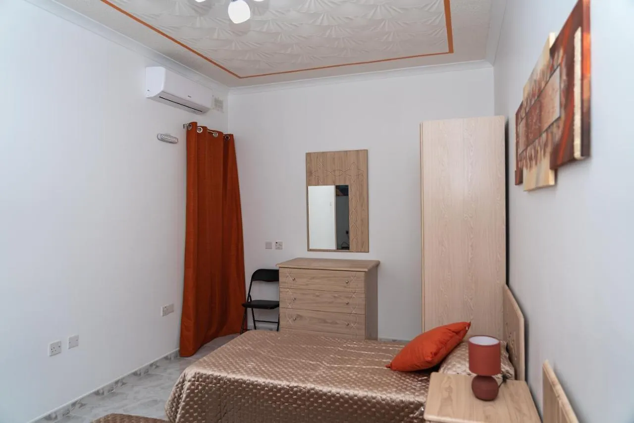 Sea-View 3 Bedroom Apartment - Sleeps 8 Marsaskala